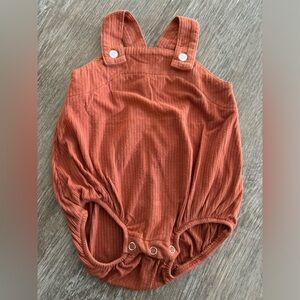 🧡 Kate Quinn Burnt Orange Ribbed Bubble Romper – Size 3/6 Months 🧡